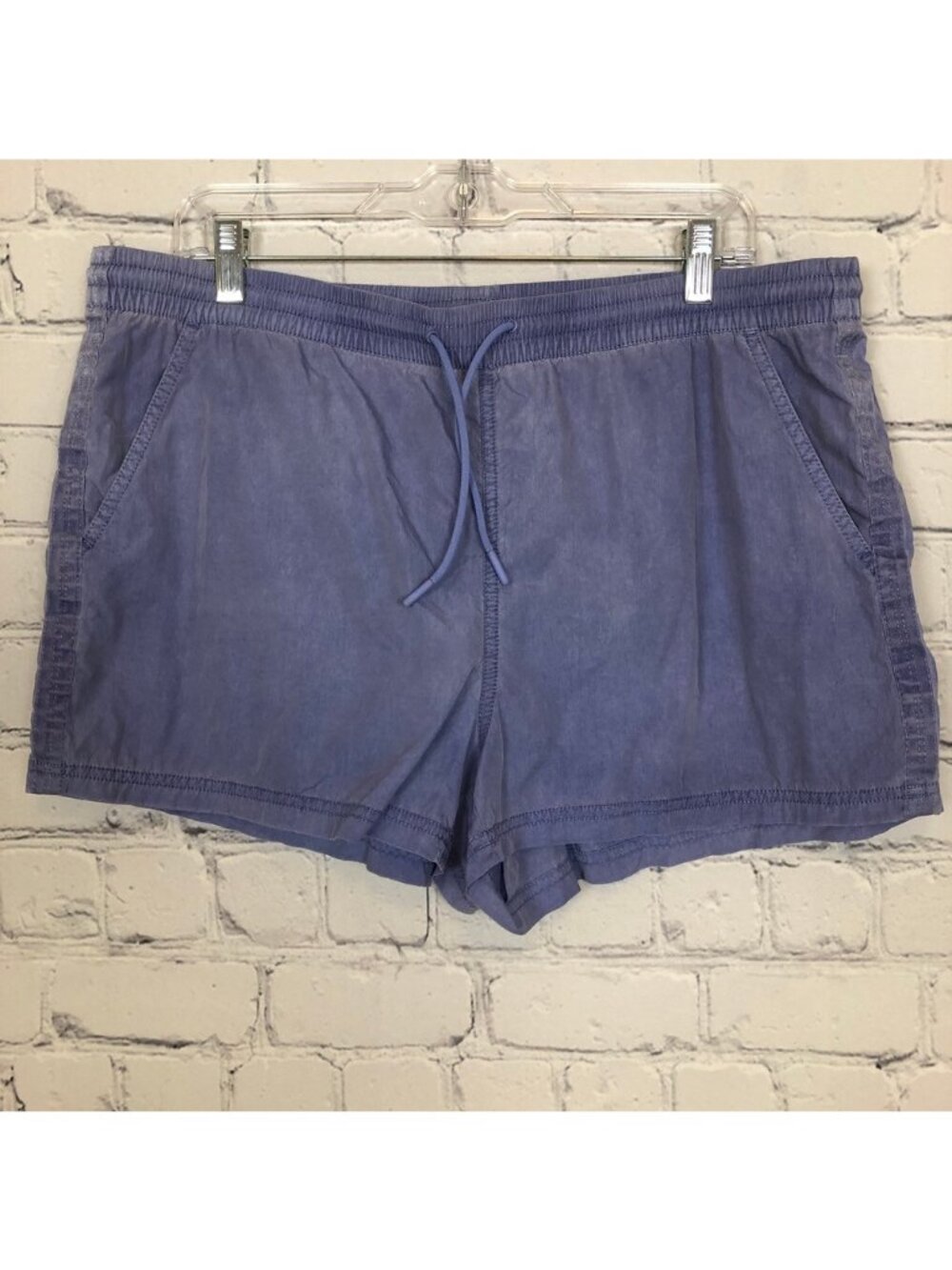 Athleta Expedition Shorts Size 10 Purple